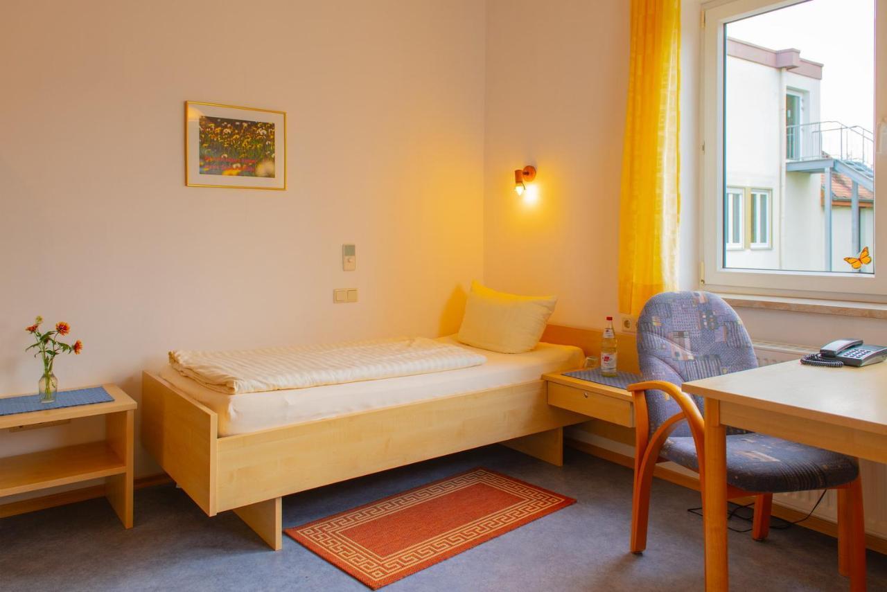 Christliche Gaestehaeuser Weinstrasse Neustadt an der Weinstraße Exterior foto